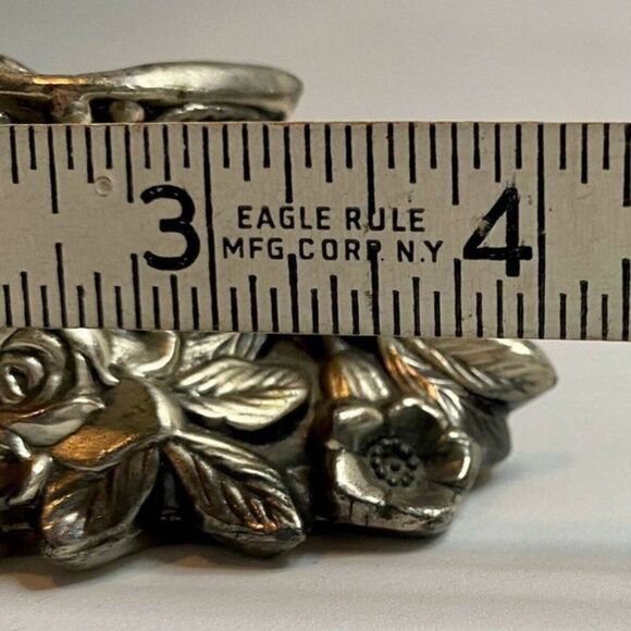 VTG,Made In Japan Lipstick Candle Art Deco Flowers Metal Ornate Collectable - Picture 3 of 4